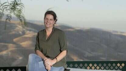 שרה לנדאו. | שריה דיאמנט