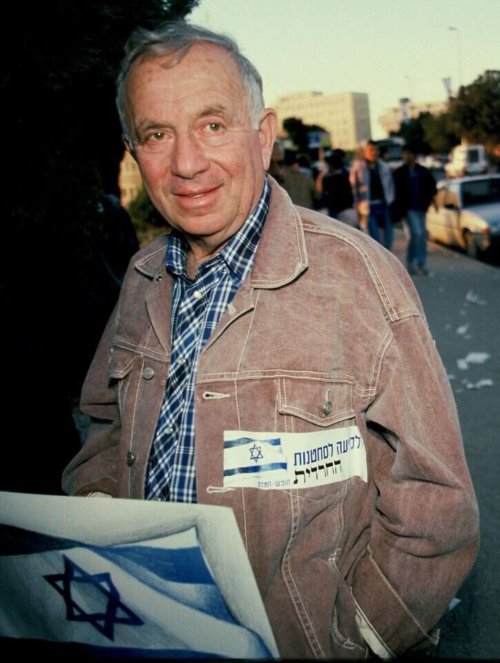 הדחיק את עברו הגלותי ולא הפסיק להתגעגע אליו. יהודה עמיחי. | משה שי, פלאש 90 הדחיק את עברו הגלותי ולא הפסיק להתגעגע אליו. יהודה עמיחי. | משה שי, פלאש 90