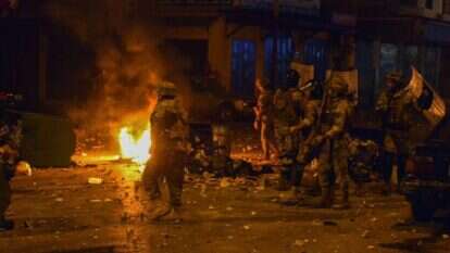 הפגנה אלימה נגד ממשלת לבנון ברחובות טריפולי. | EPA הפגנה אלימה נגד ממשלת לבנון ברחובות טריפולי. | EPA