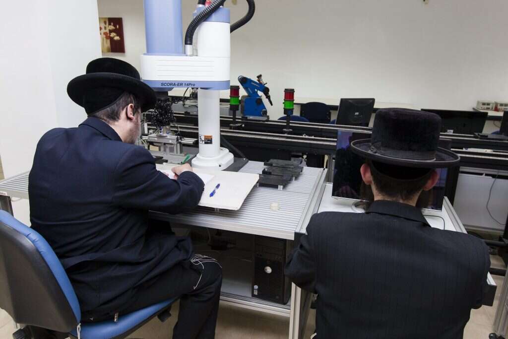 סטודנטים חרדים בירושלים. אילוסטרציה. למצולמים אין קשר לנאמר בכתבה. | דודי ועקנין