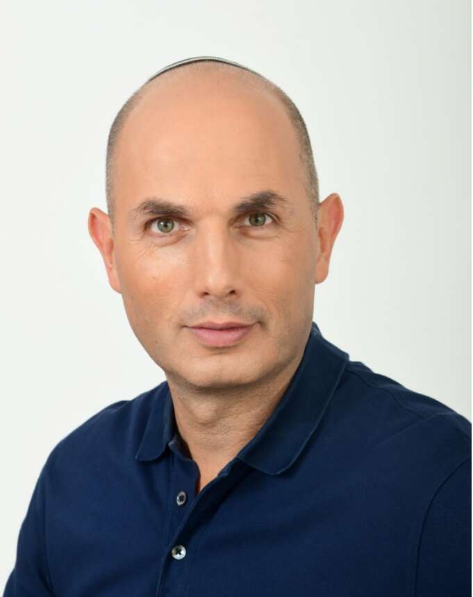 יריב פאר. | יוסי זליגר