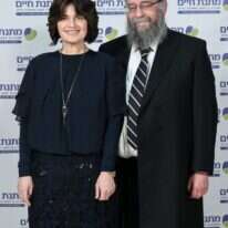 רחל הבר ובעלה הרב ישעיהו זצ"ל באירוע של מתנת חיים. | חיים מאירסדורף