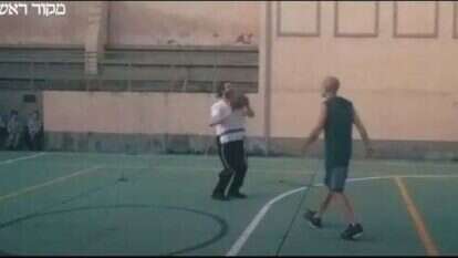 בשביל יהודי אחד. | מסך מתוך הסרט