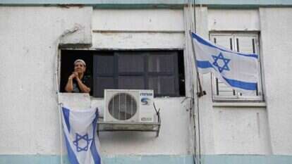 האם ביקורי משפחה יתאפשרו בקרוב? | AFP