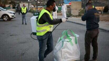 פועלים פלסטינים במעבר חוסאן. | נתי שוחט, פלאש 90