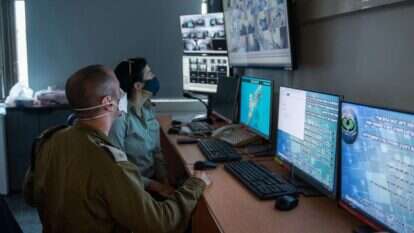 חדר הבקרה במתחם הקורונה הצבאי. | אביטל הירש