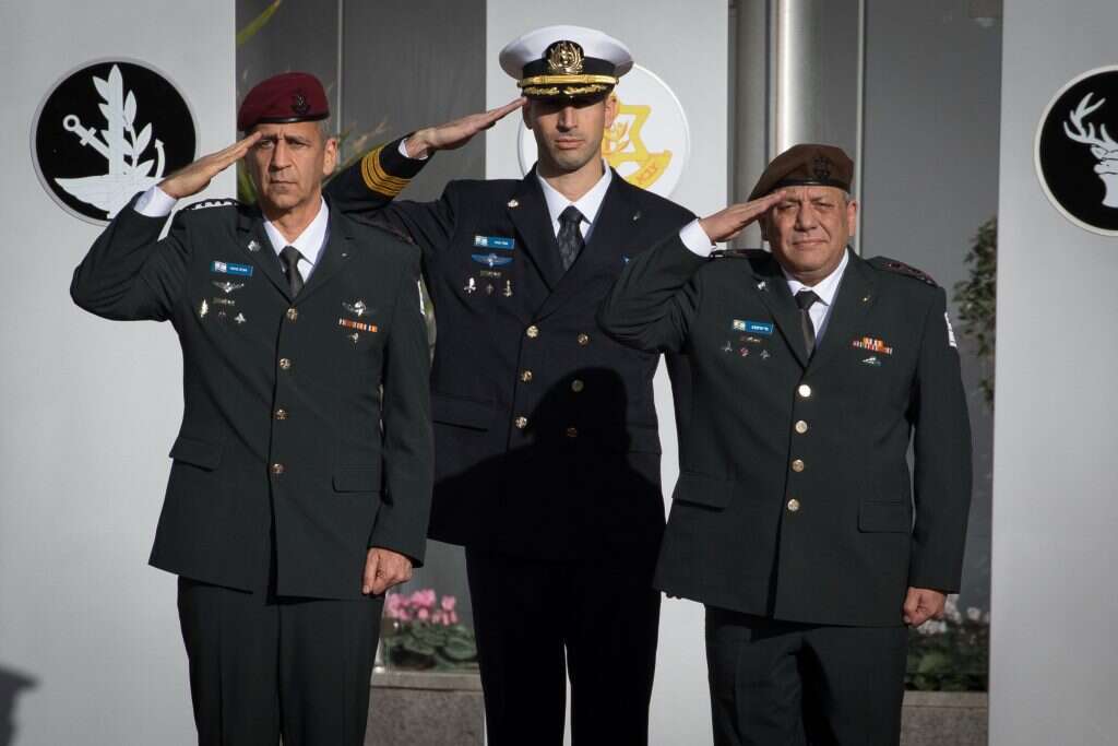 אייזנקוט בוכוכבי בטקס החילופים בקריה בת"א. | נעם ריבקין פנטון/פלאש90