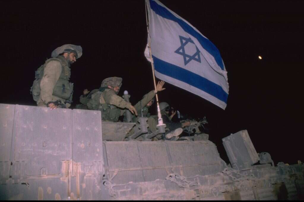 הוויכוח לא שכך. כוחות צה"ל בנסיגה מרצועת הביטחון. | אלפי בן יעקב, לע"מ