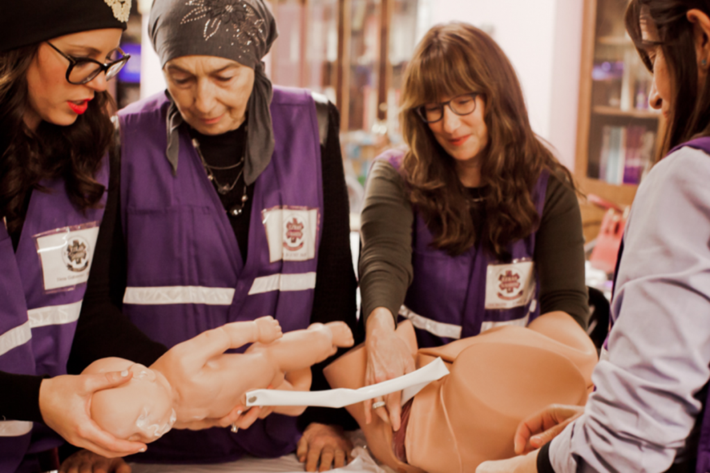 מתנדבות עזרת נשים. מתוך הסרט הדוקומנטרי: 93Queen, Malka Films. | Paula Eiselt