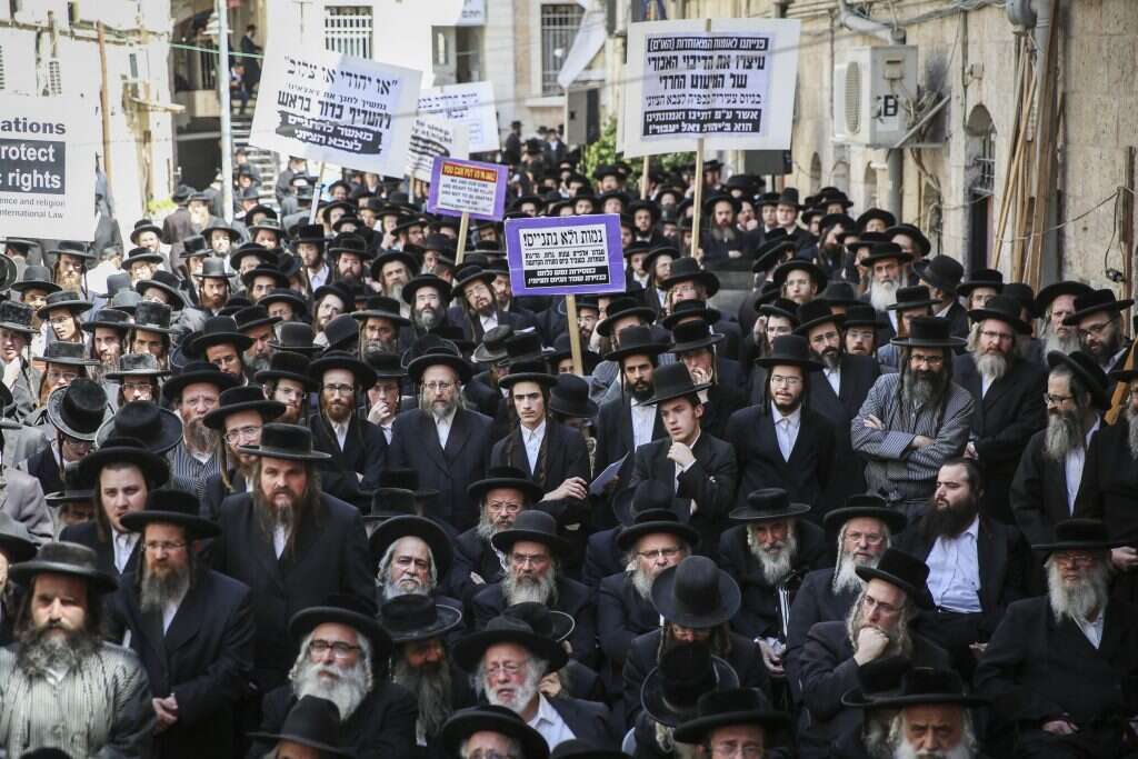 "די לנו רגע של היפרדות מהתורה, ונחשב כמתים". הפגנת הפלג הירושלמי נגד גיוס לצה"ל. | פלאש 90