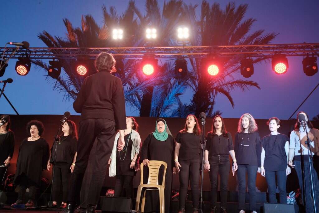 "רק באותיות קטנות נוסיף, 'אה, אנחנו גם נגד אלימות של פלסטינים'". טקס הזיכרון הישראלי־פלסטיני בתל אביב, 2018. | תומר נויברג, פלאש 90