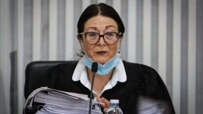 אסתר חיות. | אורן בן חקון