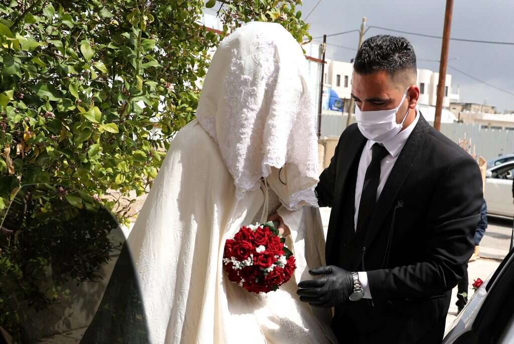 חתן וכלה פלסטינים בחברון. | EPA