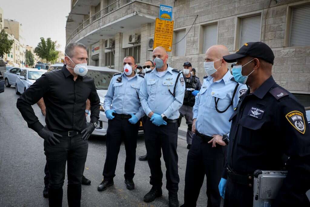 ארדן מבקר במחסום משטרתי בירושלים, בחודש שעבר. | אוליבייה פיטוסי, פלאש 90