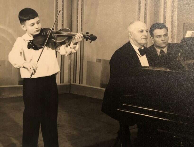 דחיפה של האם. גרי ברובנסקי, אביו של בר, בילדותו