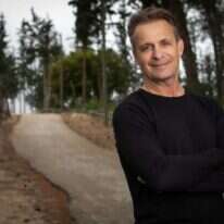 "כמו בכל כובע מקצועי, גם בכתיבה אני מחמיר עם עצמי מאוד". בר. | אריק סולטן