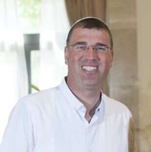 החוצפה להכניס מוזיקה יהודית. אבינעם מאיר. | אור צפתי