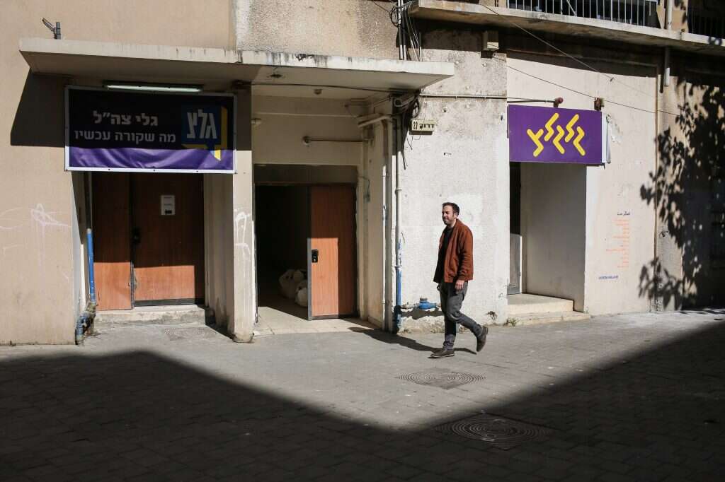 "ותיקי התחנה לא כל כך התחברו לשינוי בקרב השדרים". אולפני השידור ביפו. | אבישג שאר-ישוב