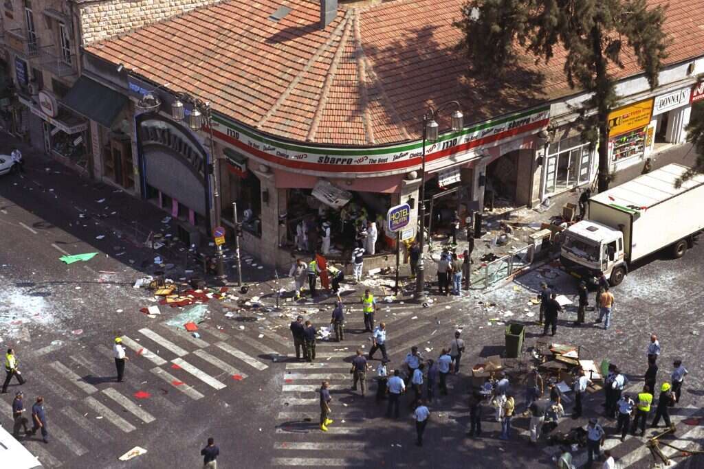 הפיגוע במסעדת סבארו, 2001. | אבי אוחיון, לע"מ