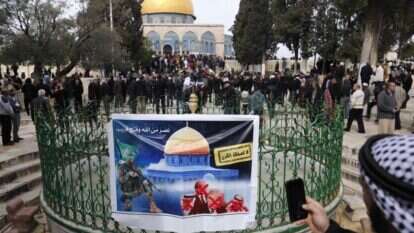 הפגנת אנשי חמאס בהר הבית - "אל אקצה בסכנה". מקום מפגש ותכנון למעשי רצח. | AFP הפגנת אנשי חמאס בהר הבית - "אל אקצה בסכנה". מקום מפגש ותכנון למעשי רצח. | AFP