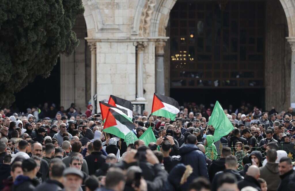 דגלי פלסטין בהר הבית. | AFP דגלי פלסטין בהר הבית. | AFP