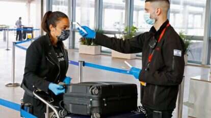 בדיקות חום בנתב''ג. | AFP