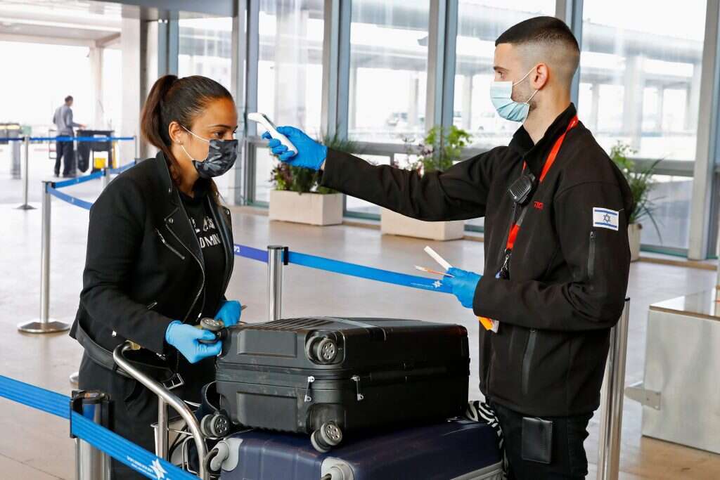 בדיקות חום בנתב''ג. | AFP