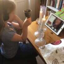 תלמידה מפראג בלימודי יהדות ושבת. | באדיבות: יונייטד