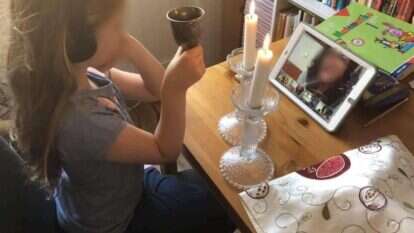 תלמידה מפראג בלימודי יהדות ושבת. | באדיבות: יונייטד