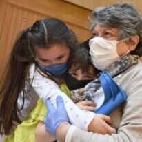 סבתא ונכדים. | EPA