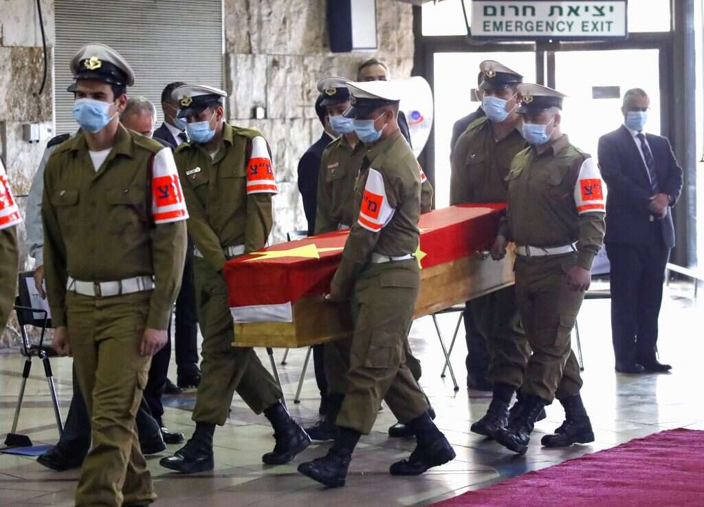 פרידה משגריר סיו, דו ווי. שדה התעופה בן גוריון. | EPA