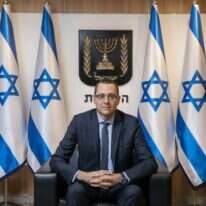 צביקה האוזר. | אוליבייה פיטוסי, פלאש 90