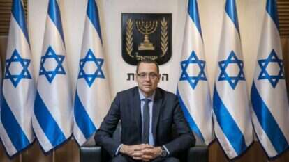 צביקה האוזר. | אוליבייה פיטוסי, פלאש 90