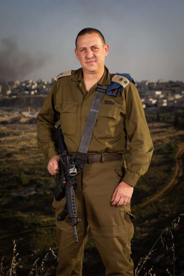 סא"ל ארז דוד, מפקד גדוד ארז של המשטרה הצבאית. | אריק סולטן סא"ל ארז דוד, מפקד גדוד ארז של המשטרה הצבאית. | אריק סולטן