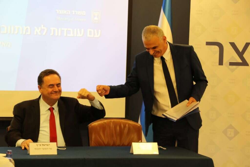 כחלון וכץ בטקס חילופי שר האוצר. | דוברות משרד האוצר כחלון וכץ בטקס חילופי שר האוצר. | דוברות משרד האוצר