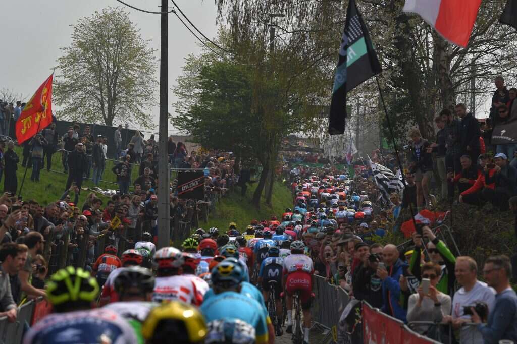 מצב הלבלוב והפריחה מבעד למצלמה. מירוץ האופניים טור דה פלנדרס, בלגיה. | גטי אימג'ס מצב הלבלוב והפריחה מבעד למצלמה. מירוץ האופניים טור דה פלנדרס, בלגיה. | גטי אימג'ס