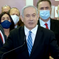 רה"מ נתניהו בפתח משפטו. | מסך פייסבוק