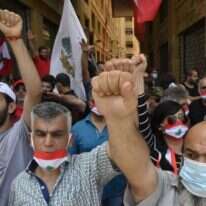 מפגינים מול משרד הכלכלה הלבנוני. | EPA