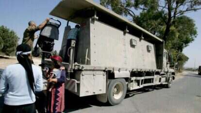 שיירות ממוגנות בדרך לנצרים. | מרים צחי