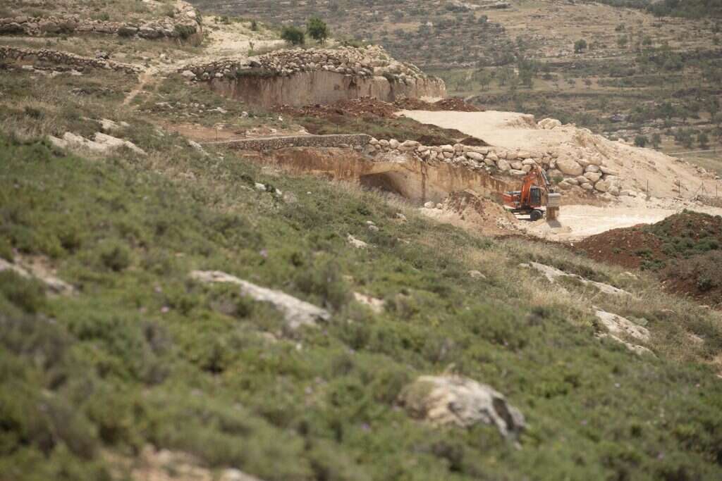 עבודות הפיתוח להקמת העיירה הפלסטינית סמוך לעמיחי. | שריה דיאמנט