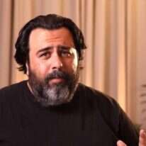 אינטימיות בזק. רוני קובן בהרצאה. | מסך