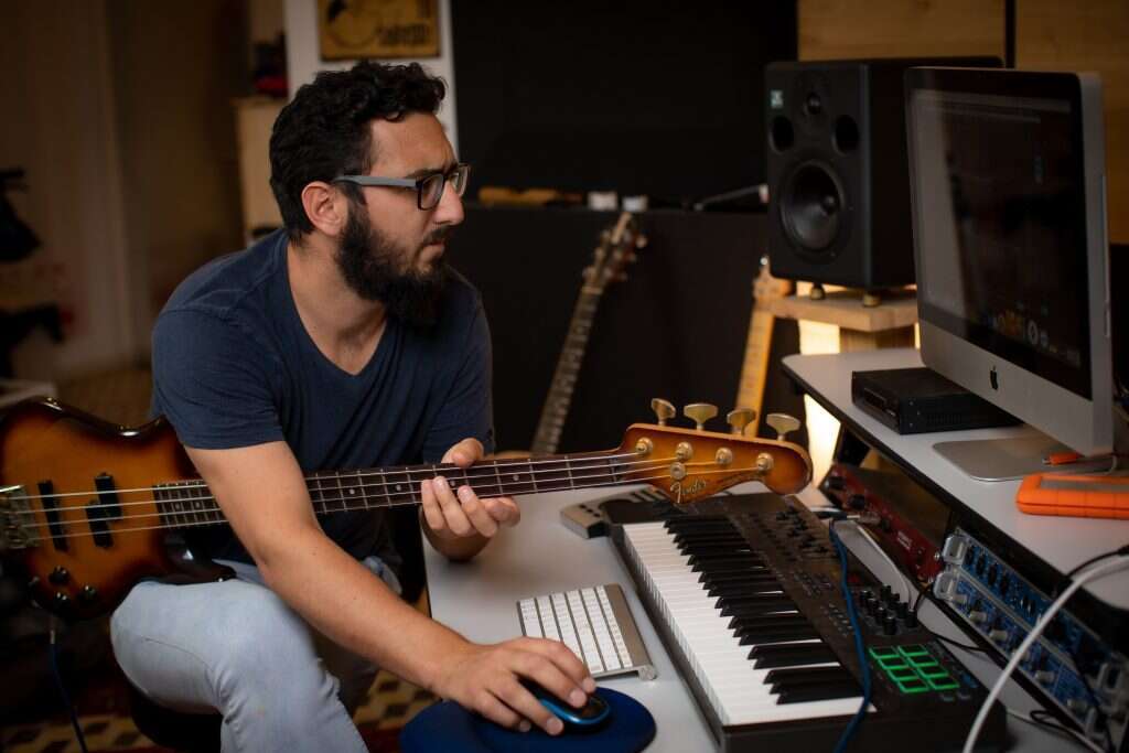 הלך אחורה וחזר לעצמו. אלנתן באולפן. | אריק סולטן