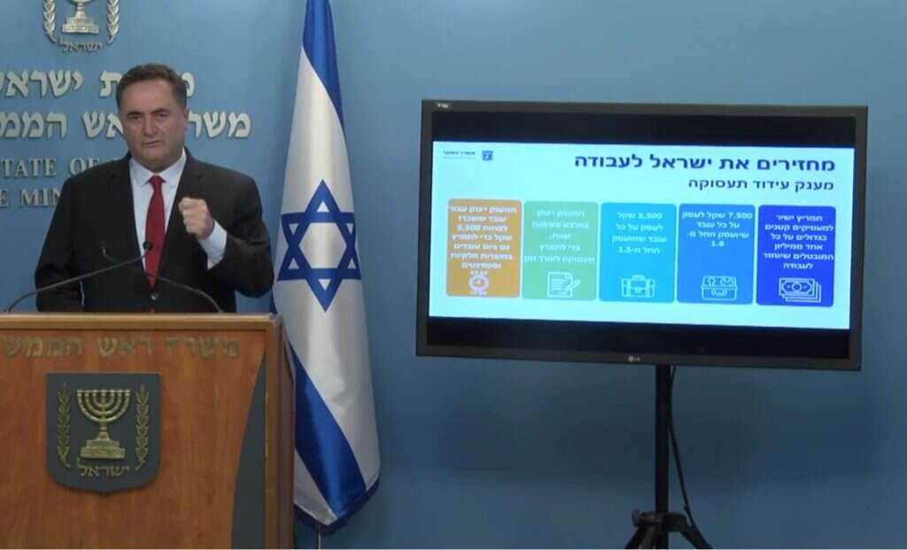 השר כץ במסיבת העיתונאים במוצאי שבת. | לע"מ