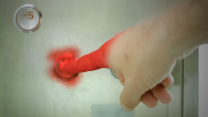 מתוך סרטון משרד הבריאות בעניין ההדבקה ממשטחים. | מסך