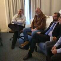 עודד רביבי, ישראל גנץ, דוד אלחייני ושלמה נאמן בוושינגטון, החורף. | מועצת יש"ע