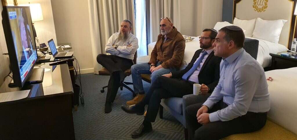 עודד רביבי, ישראל גנץ, דוד אלחייני ושלמה נאמן בוושינגטון, החורף. | מועצת יש"ע