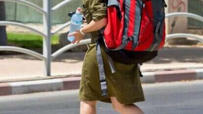 ניכרת צמיחה במספר הבנות שמבקשות את שירותי הרבנות. חיילת דתייה. | משה שי, פלאש 90