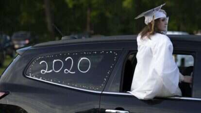 הנשפים הפומפוזיים האלה הרי אינם יצירה מקורית ישראלית. | EPA