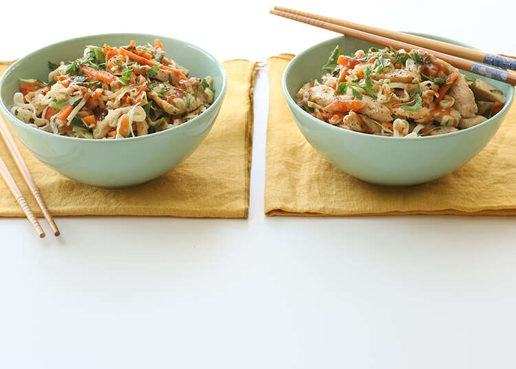 סלט נודלס עם עוף וירקות. | אפרת ליכטנשטט