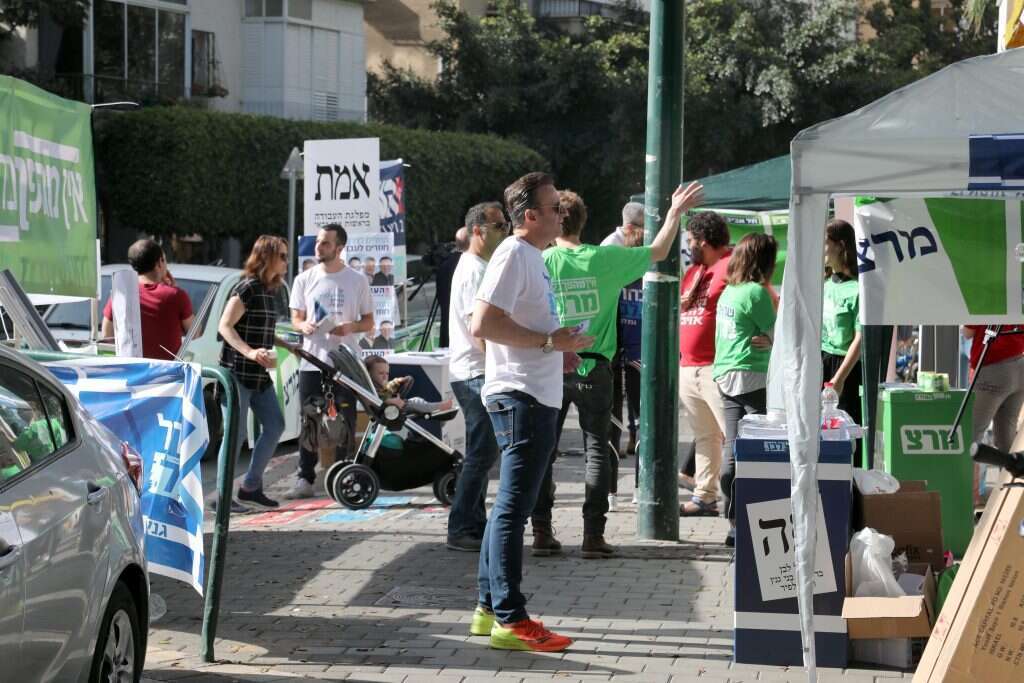 פוטנציאל הצמיחה של מרצ קיים, ויוכל להתממש ביום שאחרי נתניהו. פעילים סמוך לקלפיות בבחירות אפריל 2019. | גדעון מרקוביץ פוטנציאל הצמיחה של מרצ קיים, ויוכל להתממש ביום שאחרי נתניהו. פעילים סמוך לקלפיות בבחירות אפריל 2019. | גדעון מרקוביץ